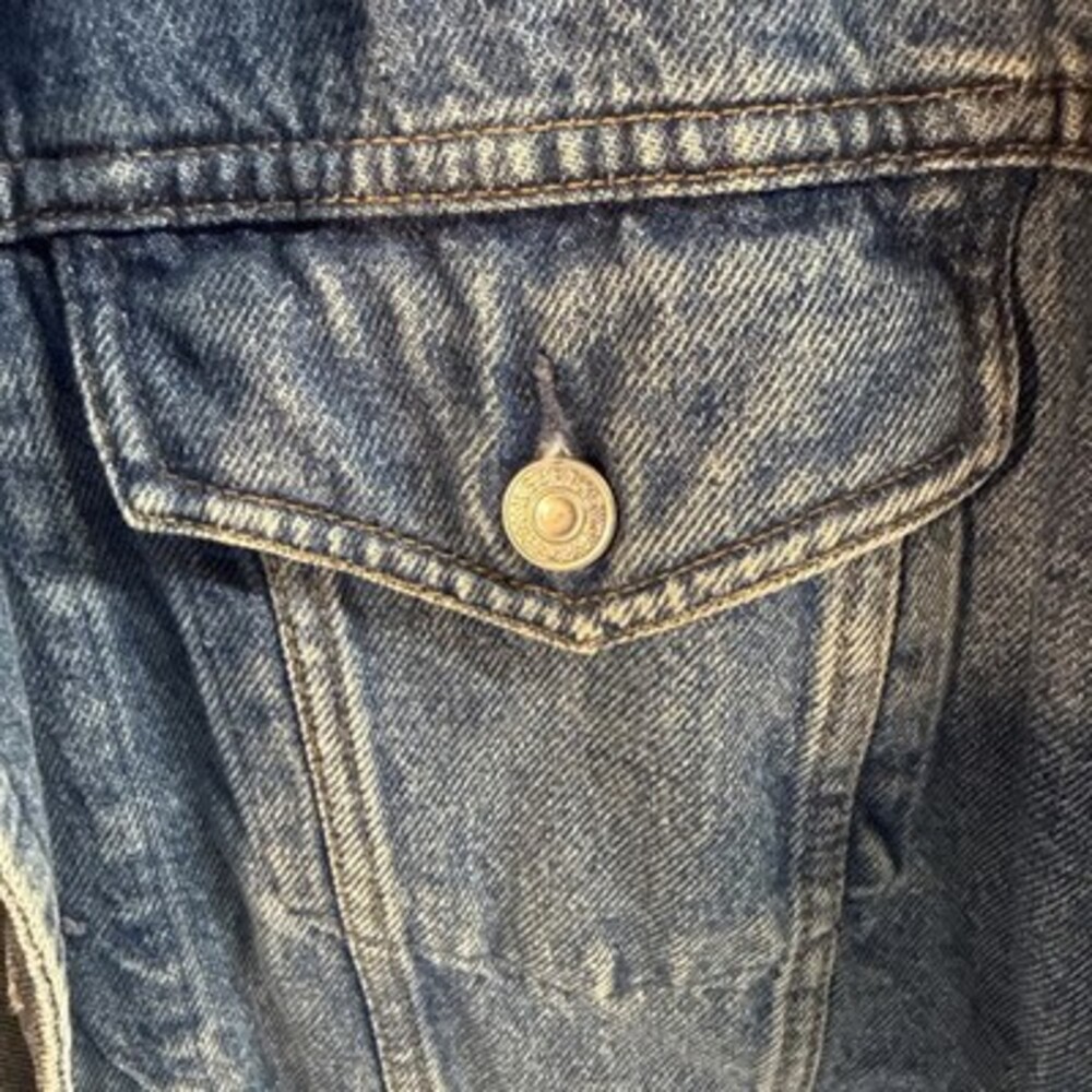 Vintage Gap Denim trucker jacket in a light Wash Blue Size M - Picture 3 of 11